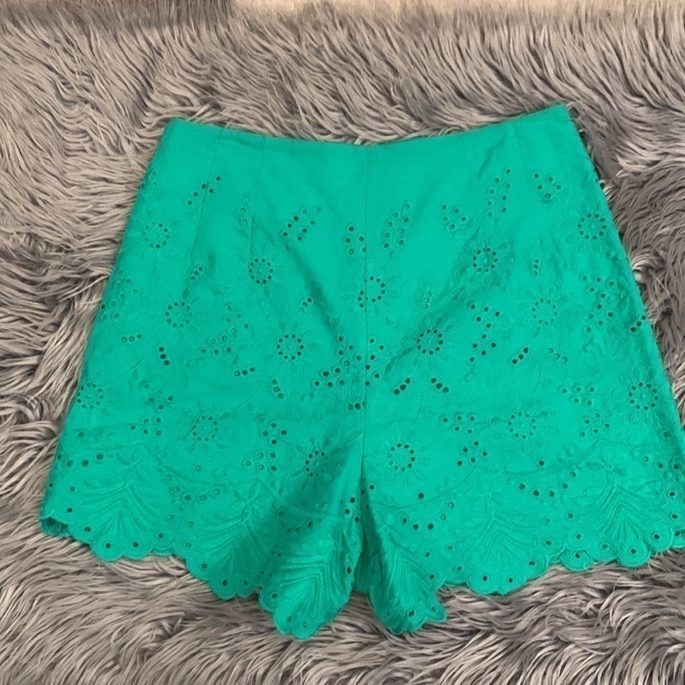 Draper James high rise embroidered eyelet shorts side zip lined 8 - Picture 2 of 10